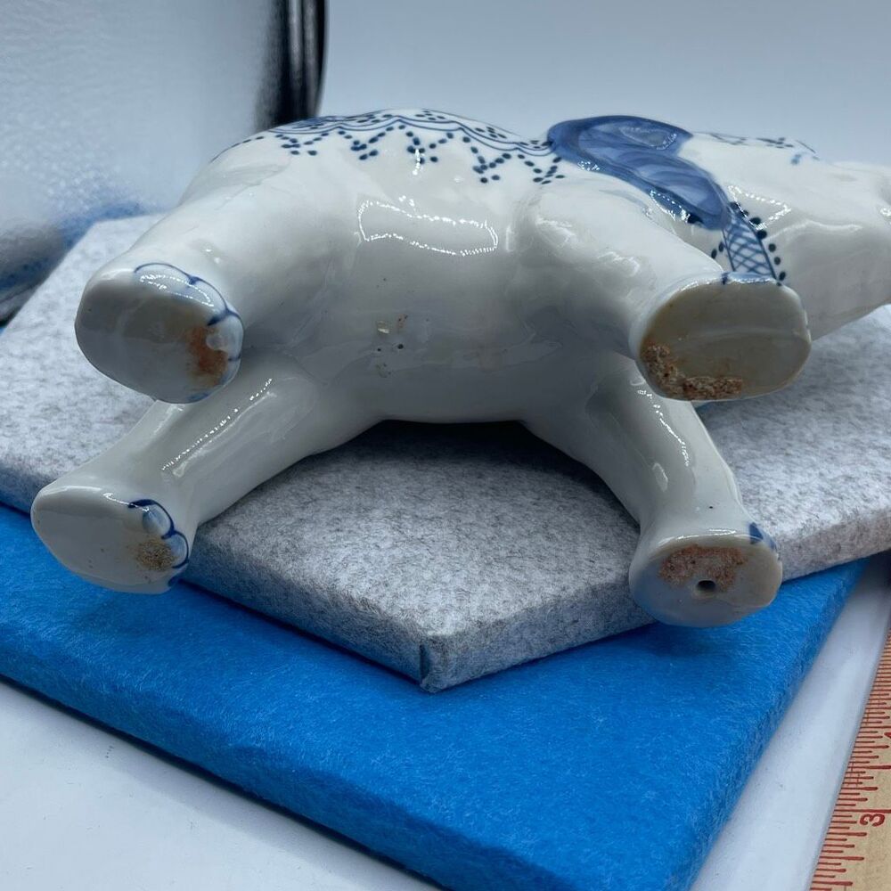 Vintage ceramic elephant figurine blue white floral - Picture 8 of 9